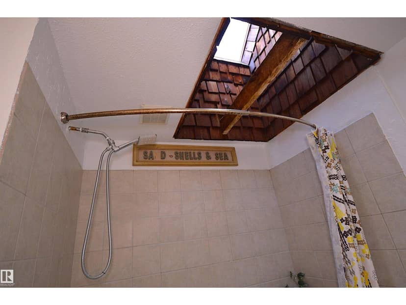 4909 52 ST — photo 21 of 40