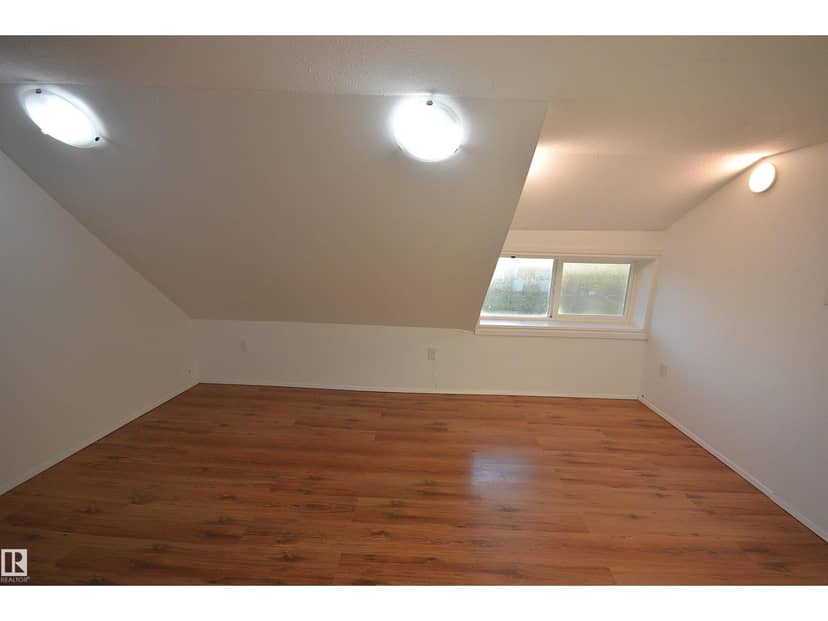 4909 52 ST — photo 30 of 40