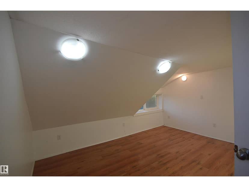 4909 52 ST — photo 29 of 40