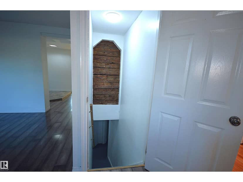 4909 52 ST — photo 38 of 40
