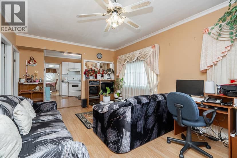 4712 VICTORIA DRIVE, Vancouver