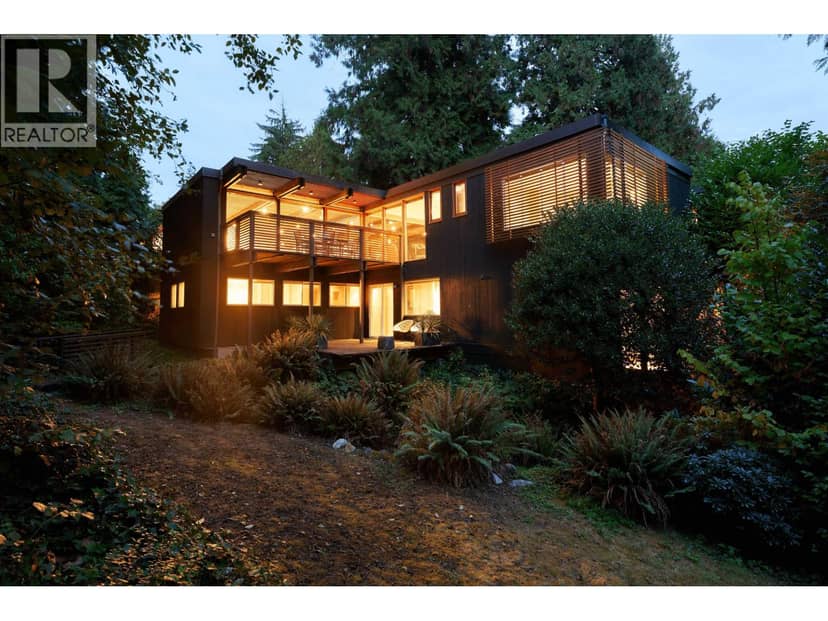 945 15TH STREET, West Vancouver