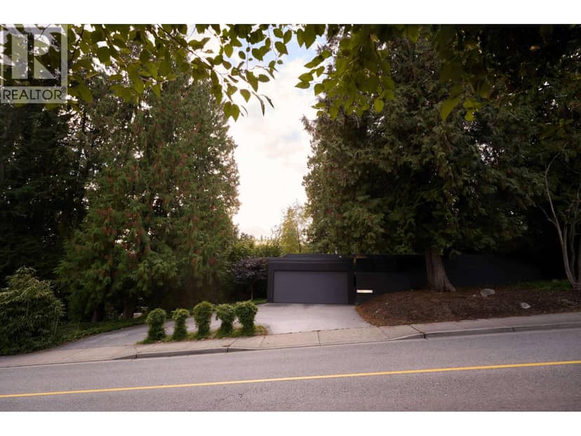 945 15TH STREET, West Vancouver, photo 2
