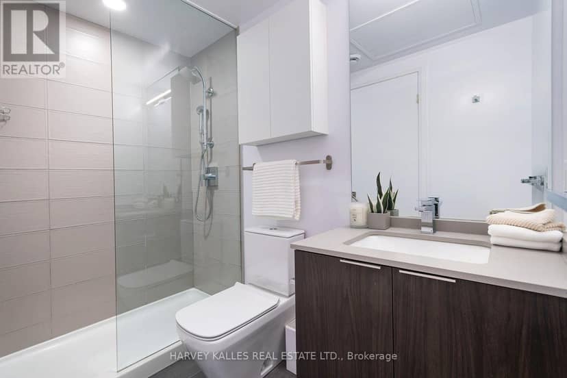 412 - 4208 Dundas Street W — photo 11 of 35