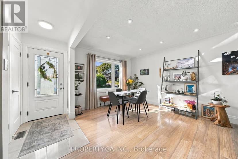 44 Daniels Street — photo 4 of 40