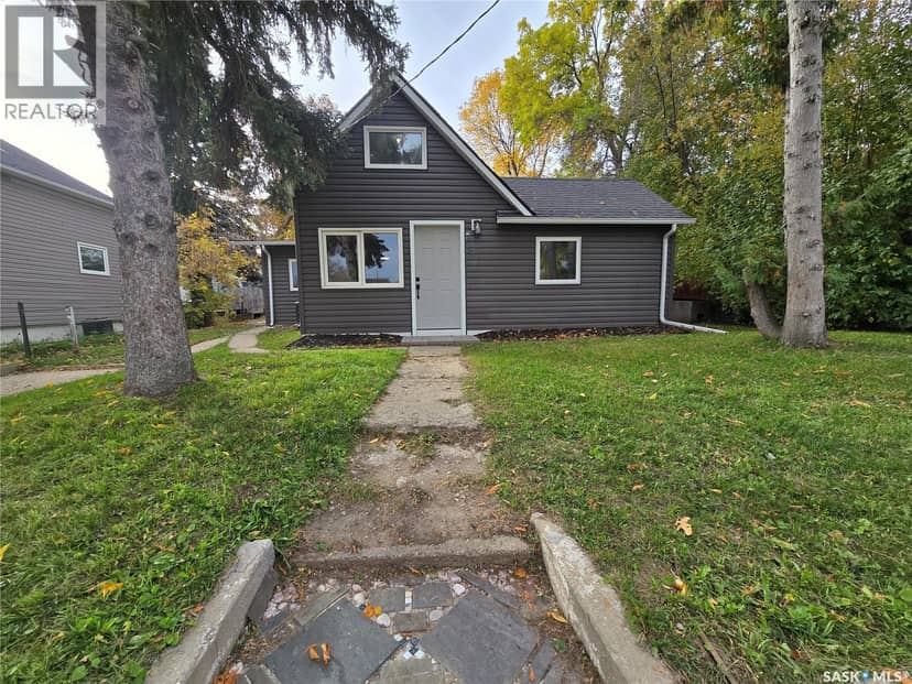 330 3rd Avenue SE, Weyburn