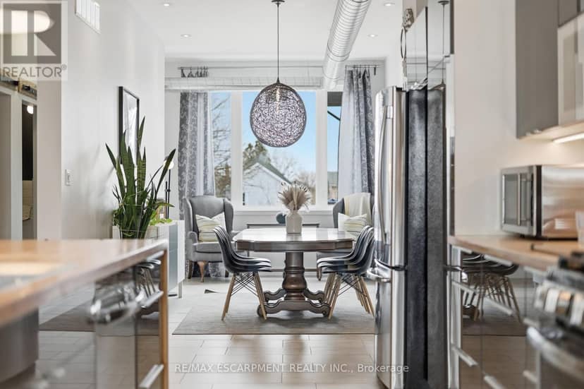 414 John Street — photo 9 of 40