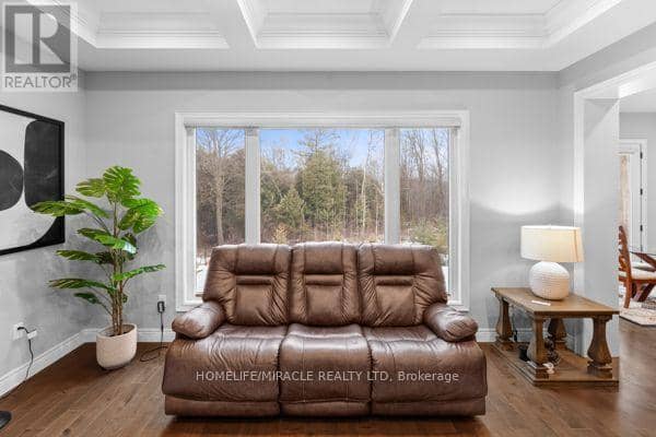 147 Ambrous Crescent — photo 11 of 40