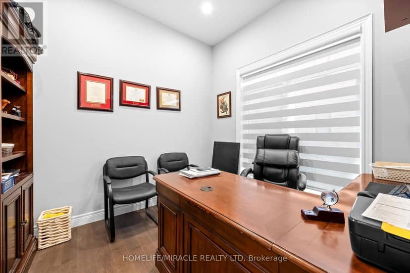 147 Ambrous Crescent — photo 20 of 40