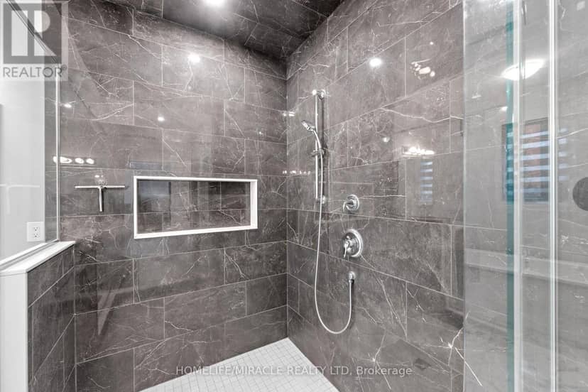 147 Ambrous Crescent — photo 35 of 40