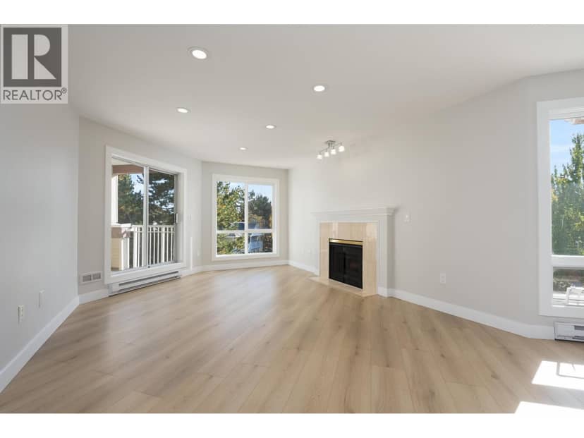321 7453 MOFFATT ROAD, Richmond, photo 3