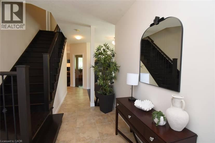 71 NAOMI Court, Ancaster, photo 6