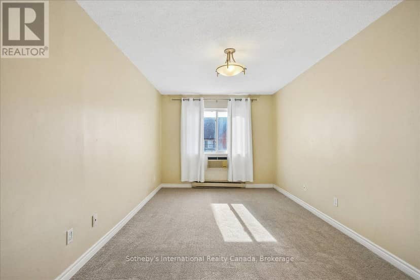 434 - 1450 Glen Abbey Gate — photo 12 of 17