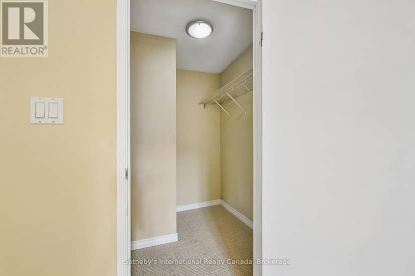 434 - 1450 Glen Abbey Gate — photo 13 of 17