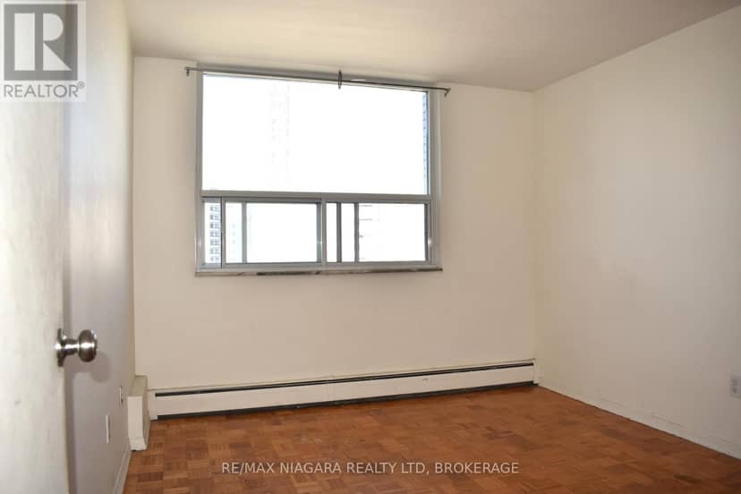 1002 - 35 Towering Heights Boulevard — photo 17 of 29