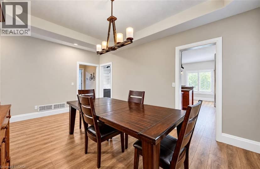 102 SCHWEITZER Crescent — photo 10 of 40