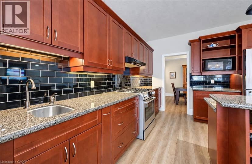 102 SCHWEITZER Crescent — photo 13 of 40
