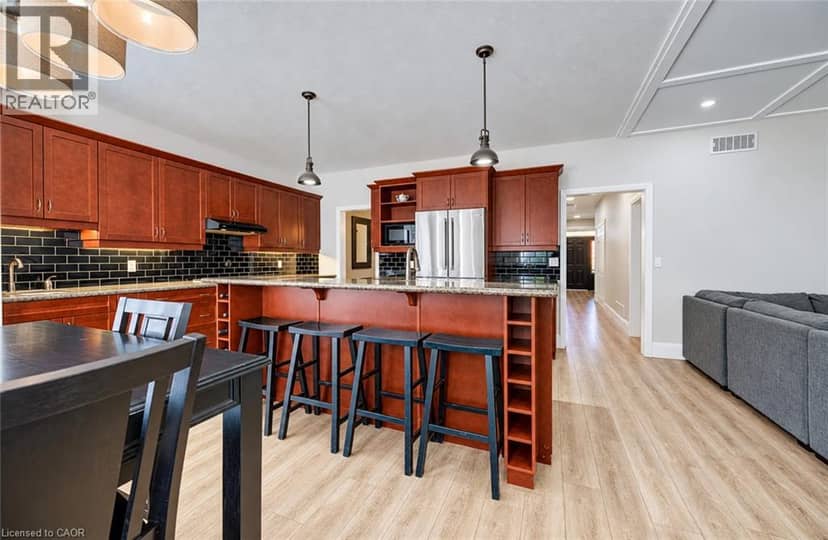 102 SCHWEITZER Crescent — photo 18 of 40