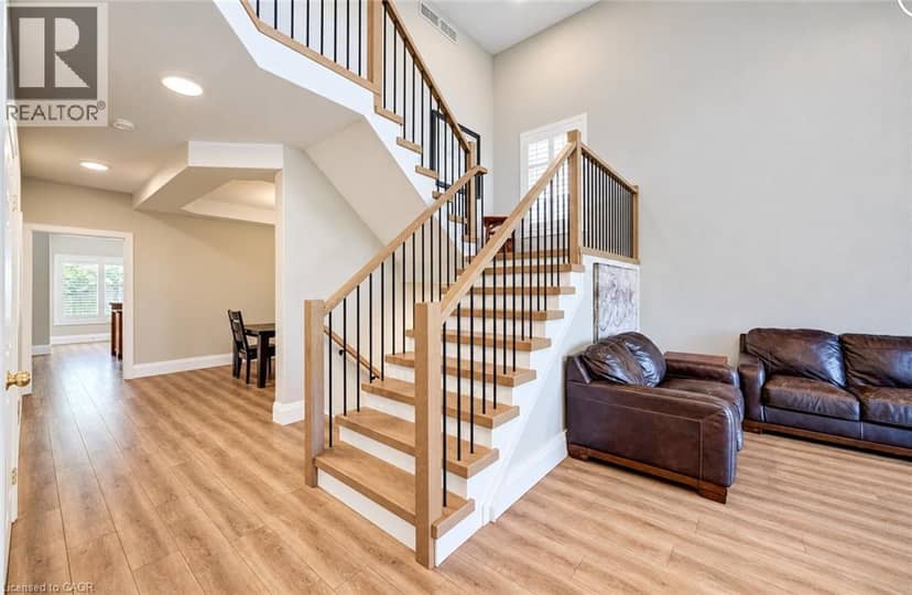102 SCHWEITZER Crescent — photo 7 of 40