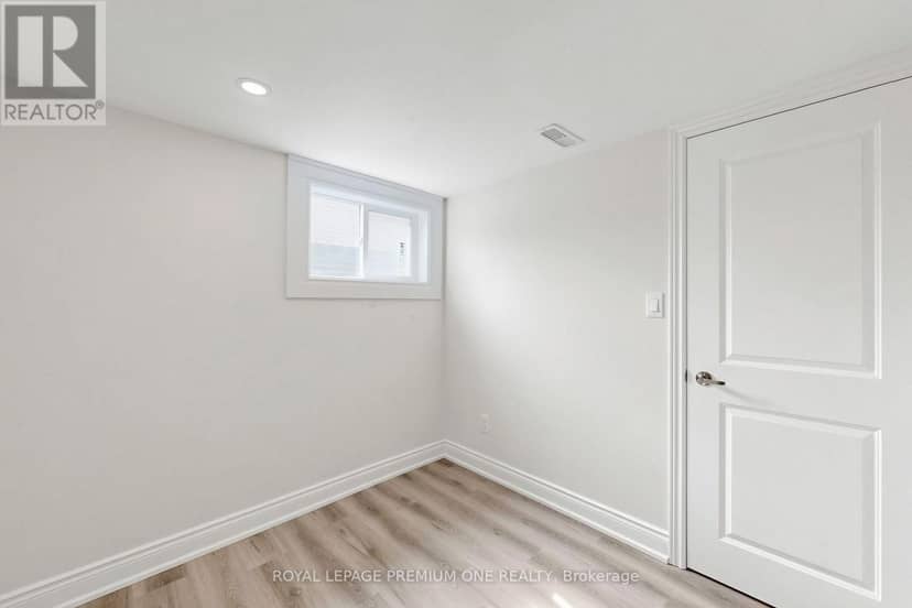 98 Thornton Avenue — photo 22 of 35