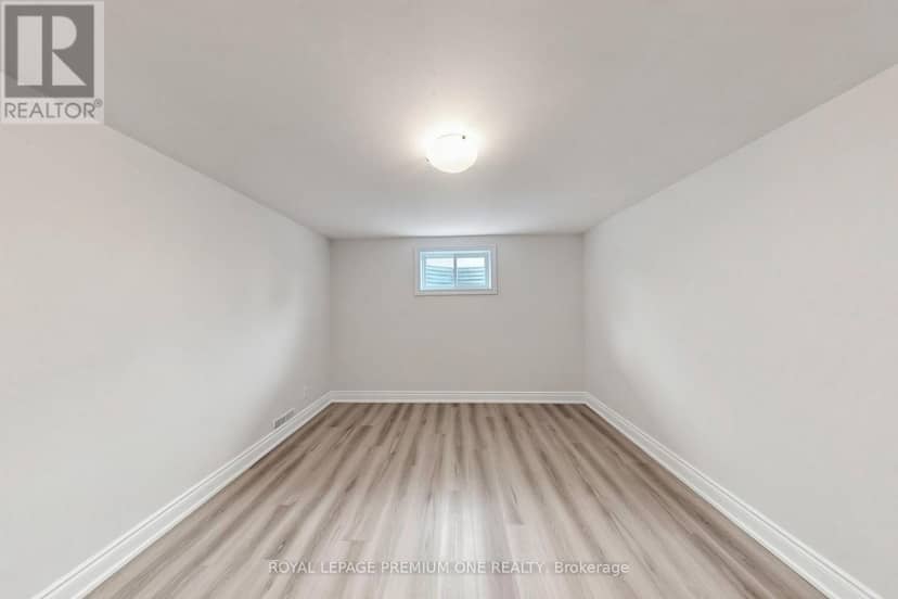 98 Thornton Avenue — photo 20 of 35