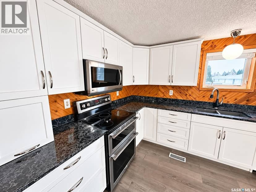 34 1035 Boychuk DRIVE — photo 12 of 34