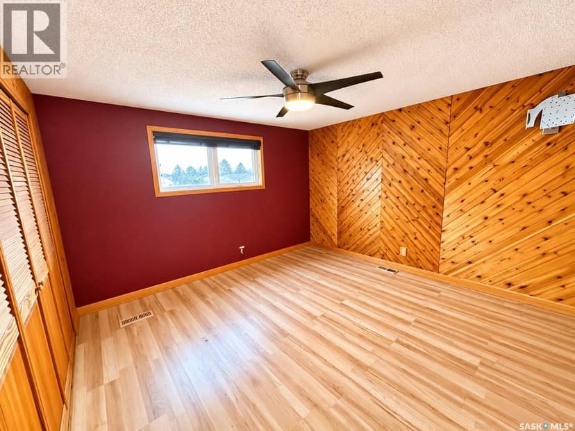 34 1035 Boychuk DRIVE — photo 33 of 34