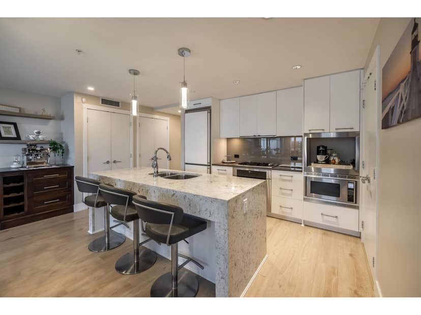 204 15152 RUSSELL AVENUE, White Rock, photo 4