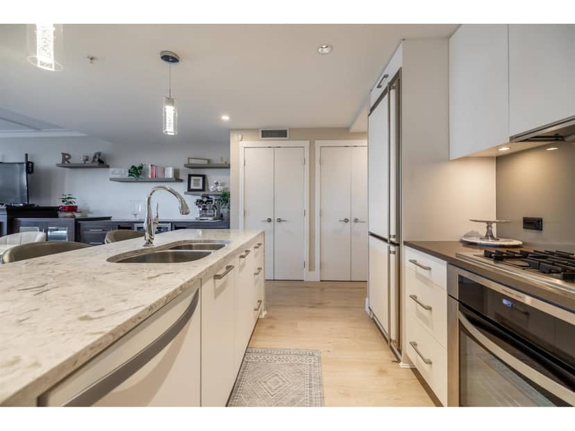 204 15152 RUSSELL AVENUE, White Rock, photo 8