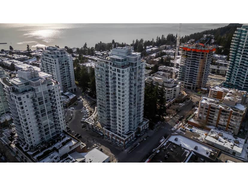 204 15152 RUSSELL AVENUE, White Rock