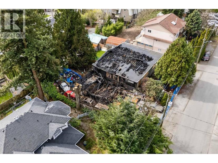 1114 HACHEY AVENUE, Coquitlam, photo 2