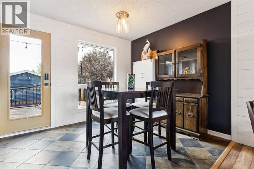 147 Falchurch Crescent NE — photo 11 of 32