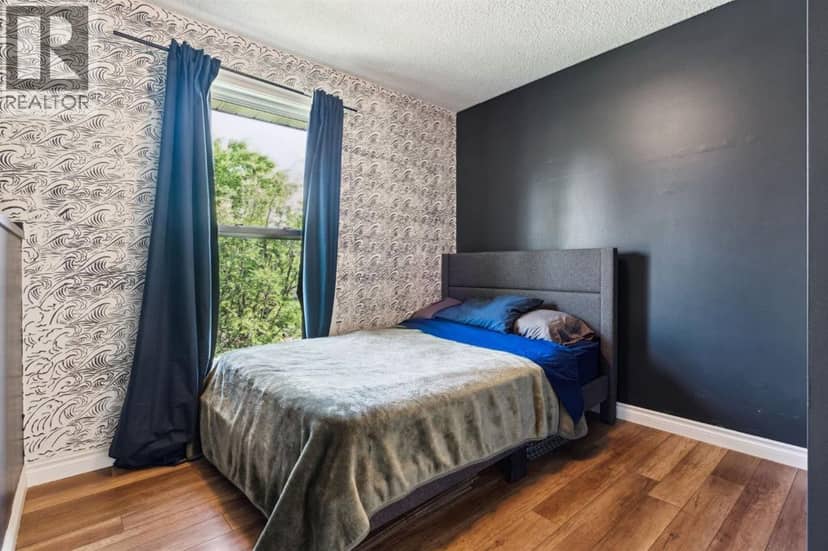147 Falchurch Crescent NE — photo 14 of 32