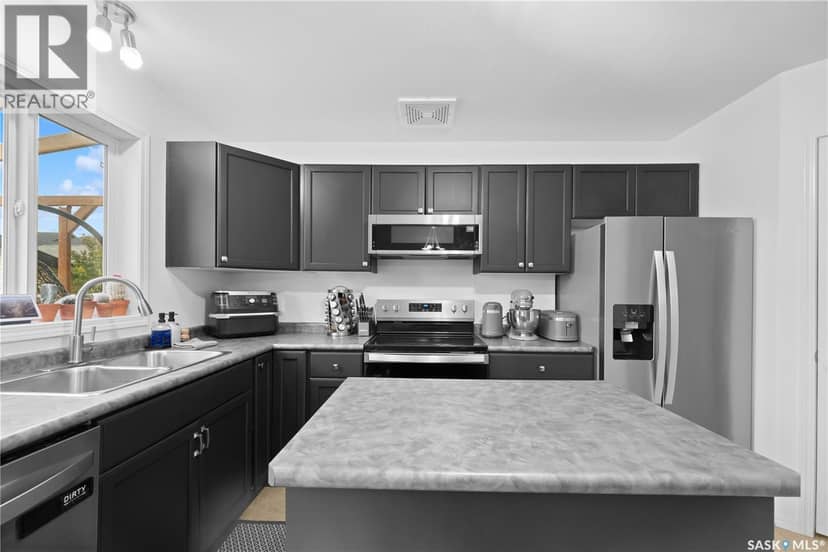 447 Blakeney CRESCENT — photo 16 of 40