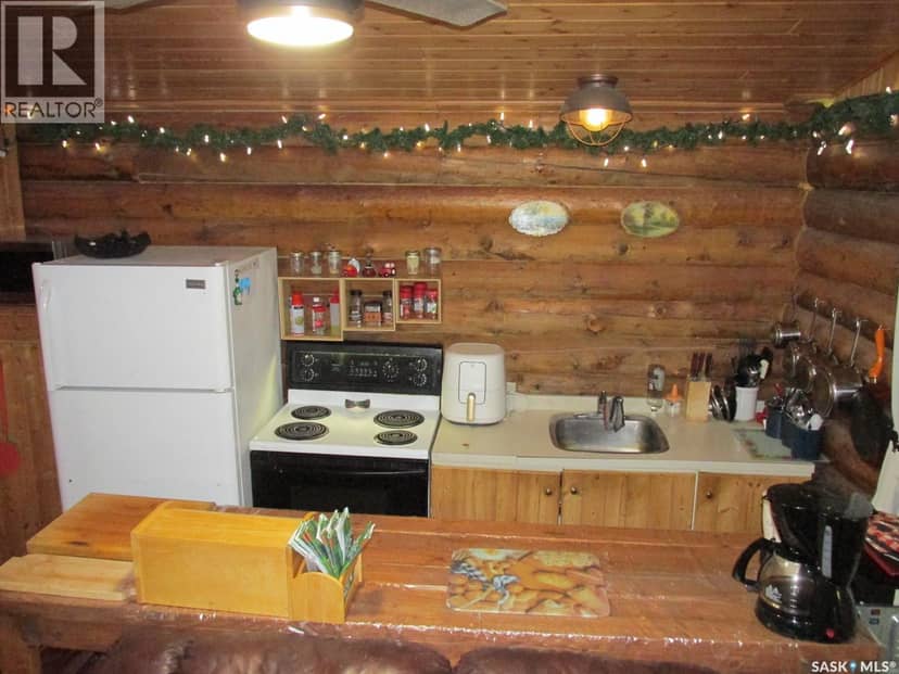 6 Scot's Landing - log cabin near Nipawin — photo 16 of 28