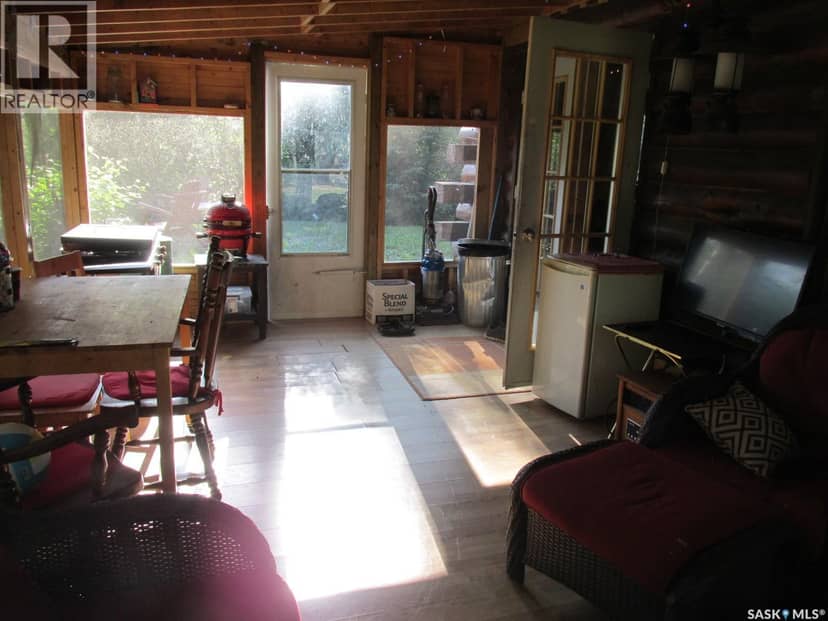 6 Scot's Landing - log cabin near Nipawin — photo 11 of 28