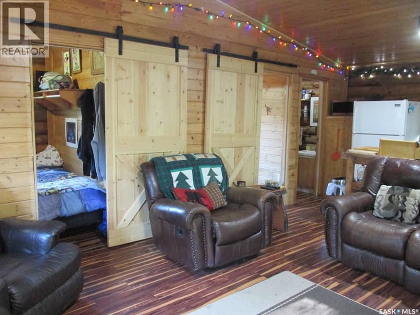 6 Scot's Landing - log cabin near Nipawin — photo 15 of 28