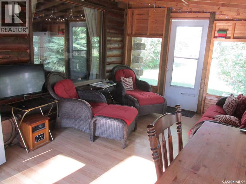 6 Scot's Landing - log cabin near Nipawin — photo 10 of 28