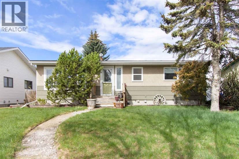 1622 Strathcona Street, Crossfield