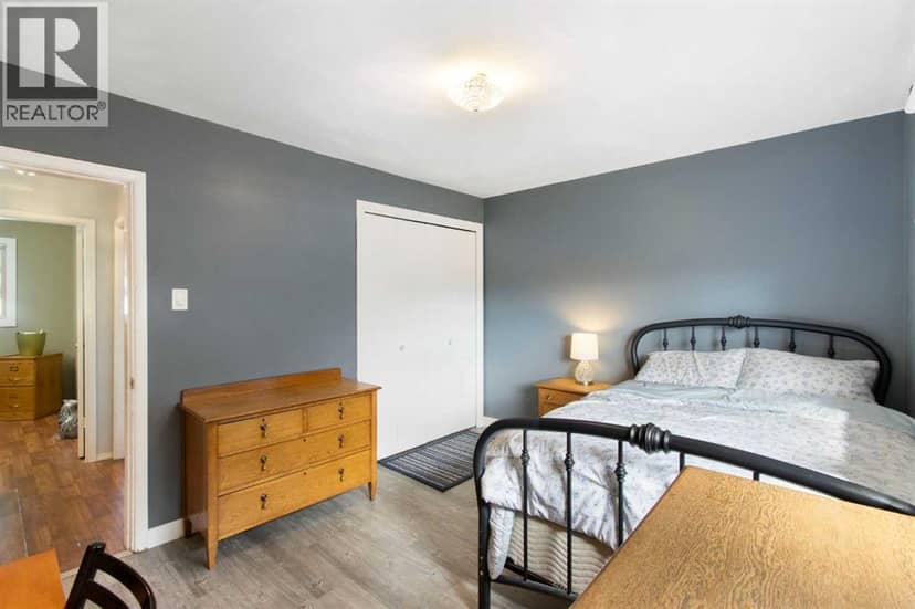 1622 Strathcona Street — photo 14 of 32