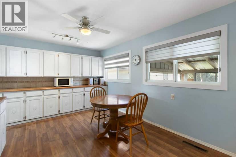 1622 Strathcona Street — photo 11 of 32
