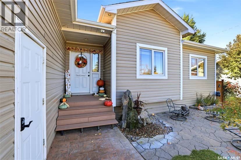 124 2nd AVENUE W — photo 3 of 40
