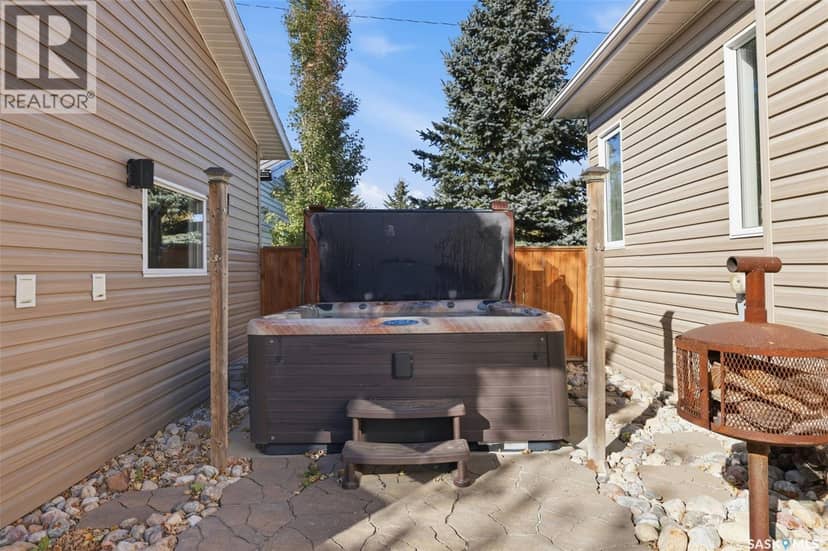 124 2nd AVENUE W — photo 39 of 40