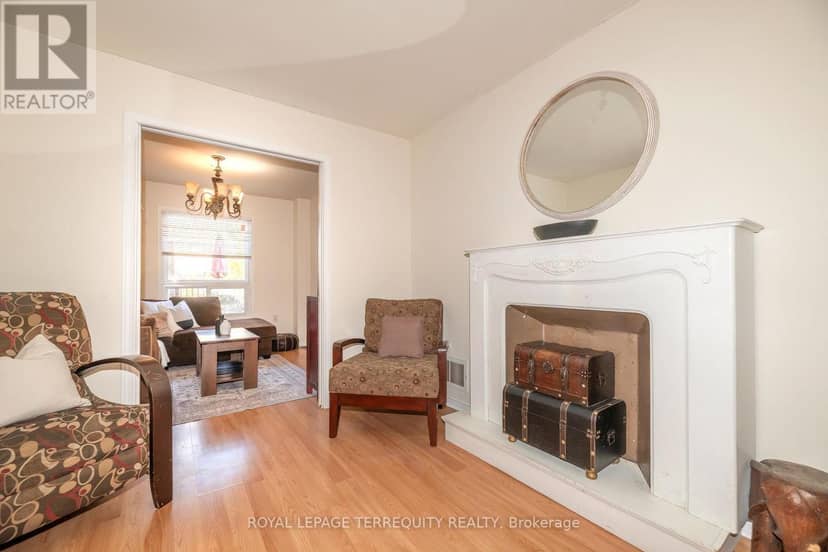 5 Heaver Drive — photo 2 of 37