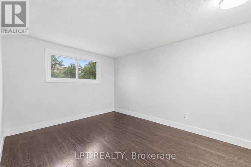 208 Deveron Crescent — photo 13 of 40