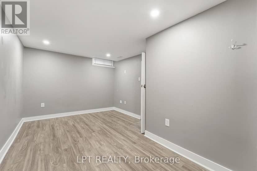 208 Deveron Crescent — photo 34 of 40