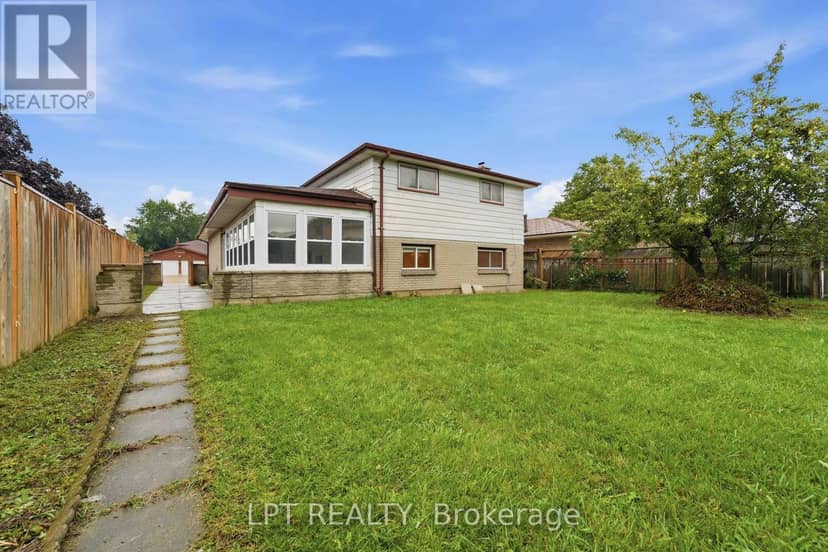 208 Deveron Crescent — photo 37 of 40