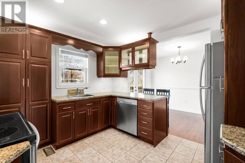 81 Flamingo Drive — photo 11 of 37