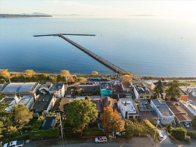 15068 VICTORIA AVENUE, White Rock, photo 2