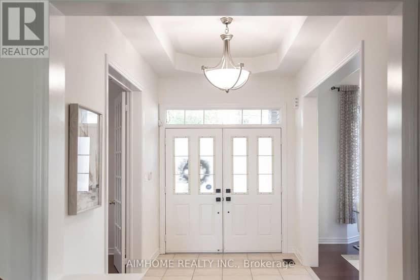11 Alpaca Drive, Richmond Hill, photo 2
